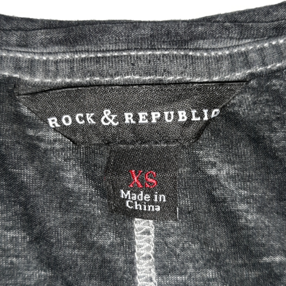 ⬇️$20 Rock & Republic "Heart Breaker" tee sz XS - Picture 2 of 3